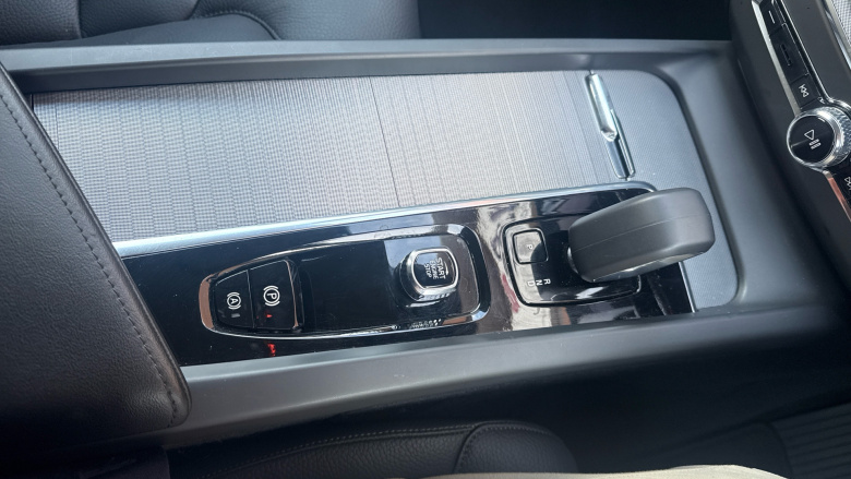 Volvo XC60 2.0 B5P Core 5dr AWD Geartronic Petrol Estate